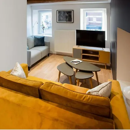 Chic In With Private Parking Apartment *