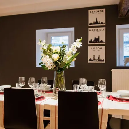 Chic In With Private Parking Apartment *